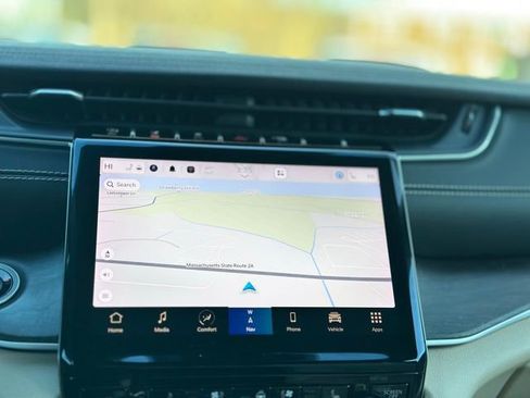 Used 2023 Jeep Grand Cherokee Limited w/ Luxury Tech Group II image 15