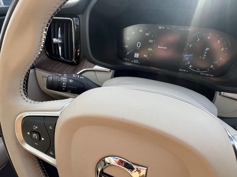 Used 2021 Volvo XC60 T5 Momentum w/ Premium Package image 39