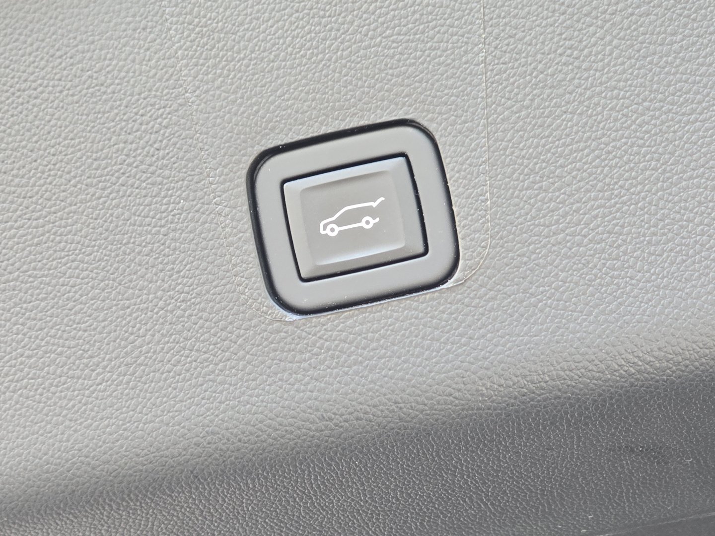 Certified 2023 Chevrolet Traverse RS w/ LPO, Floor Liner Package AWD/4WD image 19