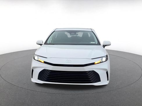 Used 2025 Toyota Camry LE image 4