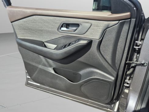 Certified 2023 Nissan Rogue SV FWD image 23