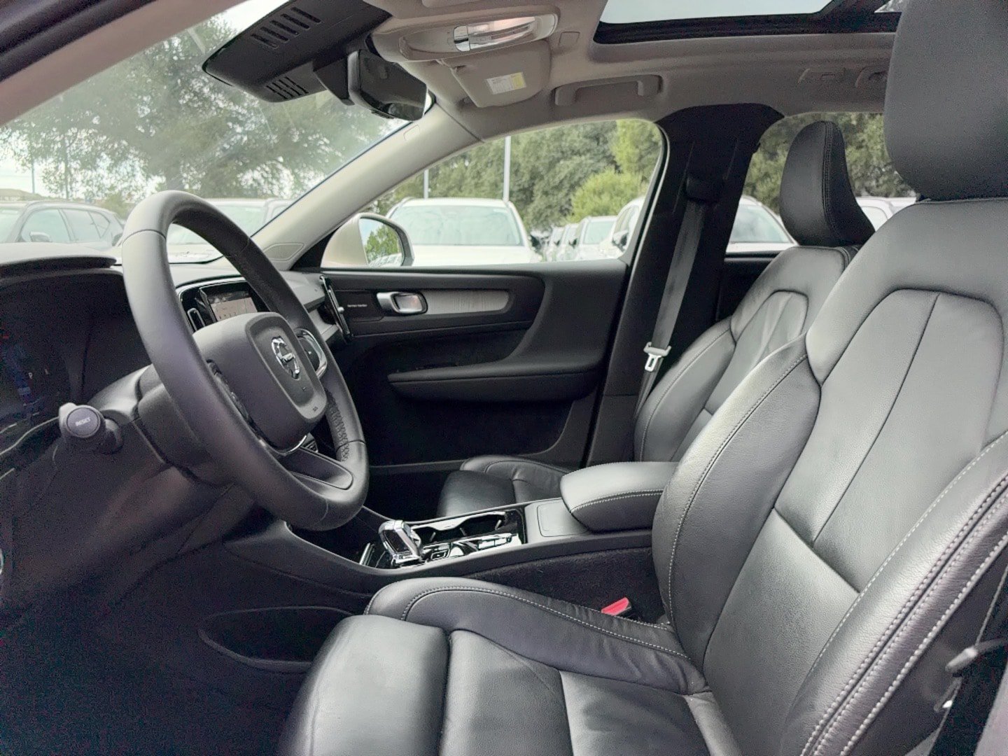 Certified 2024 Volvo XC40 B5 Plus AWD/4WD image 11