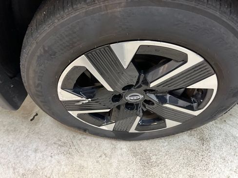 Used 2025 Nissan Kicks SV AWD/4WD image 33
