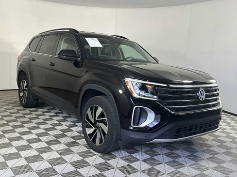 Used 2024 Volkswagen Atlas SE image 1