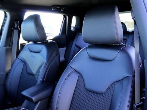 New 2026 Jeep Compass Latitude image 10