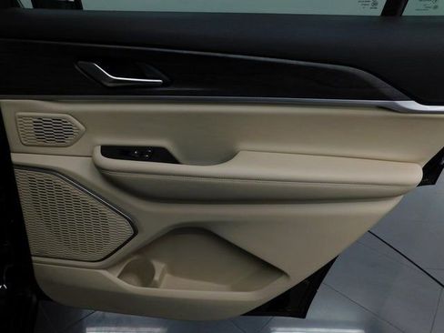 Used 2021 Jeep Grand Cherokee L Limited image 32