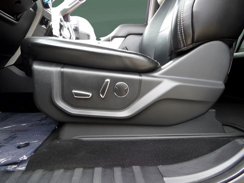 Used 2017 Ford F250 Lariat w/ Lariat Value Package image 16