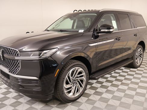 New 2026 Lincoln Navigator Premiere AWD/4WD image 10