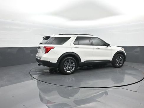 Used 2022 Ford Explorer XLT w/ Equipment Group 202A AWD/4WD image 8