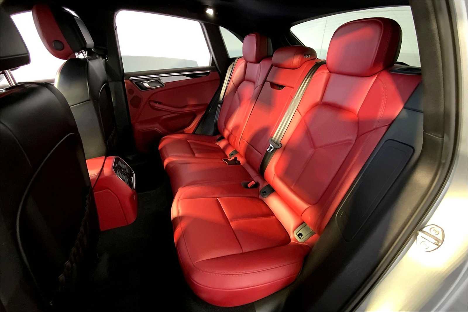 Certified 2023 Porsche Macan AWD/4WD image 24