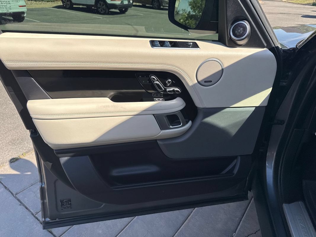 Used 2018 Land Rover Range Rover Supercharged AWD/4WD image 24
