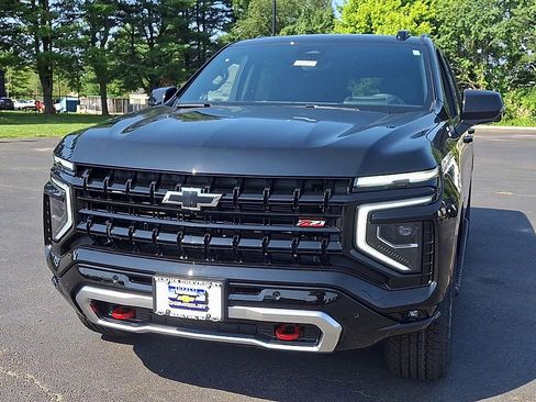 New 2026 Chevrolet Suburban Z71 w/ Z71 Off-Road Package AWD/4WD image 6