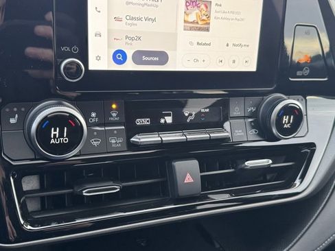 Certified 2023 Toyota Highlander XLE image 15