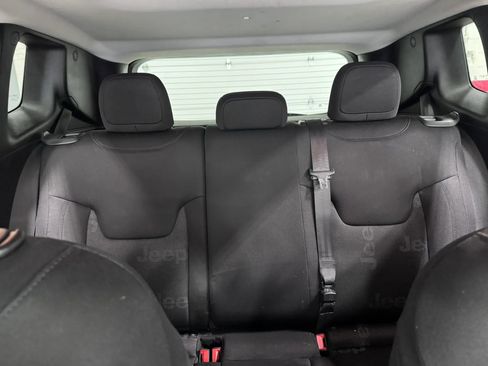 Used 2015 Jeep Renegade Latitude w/ Cold Weather Group II AWD/4WD image 41