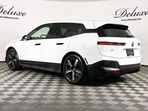 Used 2022 BMW iX xDrive50 w/ Premium Package AWD/4WD image 4