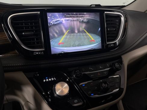 Used 2024 Chrysler Pacifica Limited FWD image 20