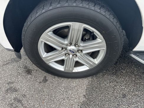 Used 2018 Ford Expedition Max XLT w/ Equipment Group 202A AWD/4WD image 9