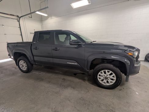 Used 2024 Toyota Tacoma SR5 AWD/4WD image 3