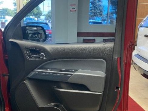 Used 2017 Chevrolet Colorado Z71 RWD image 8
