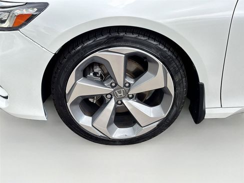 Used 2018 Honda Accord Touring image 32