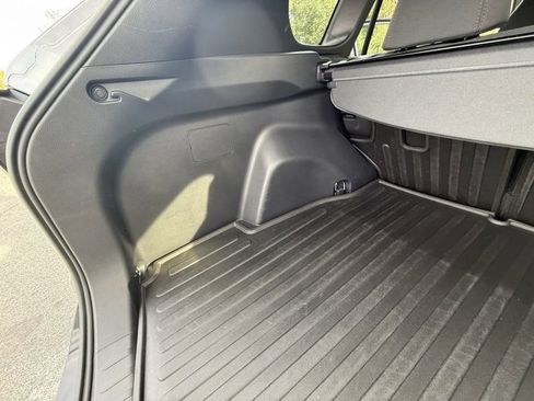 Used 2023 Toyota RAV4 SE image 40