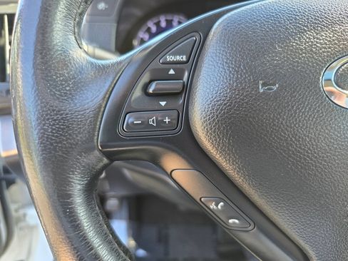Used 2015 INFINITI Q40 w/ Moonroof Package RWD image 7