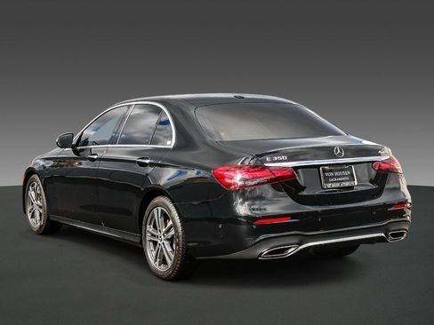 Used 2022 Mercedes-Benz E 350 4MATIC Sedan image 2