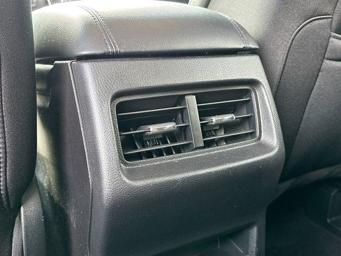 Used 2019 Ford Edge SE FWD image 23