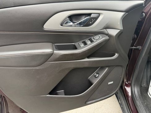 Used 2021 Chevrolet Traverse LT w/ LT Premium Package FWD image 17