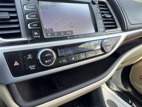 Used 2016 Toyota Highlander Limited Platinum AWD/4WD image 18