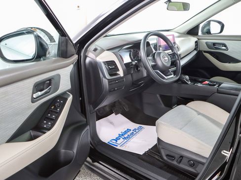 Used 2023 Nissan Rogue SV AWD/4WD image 3