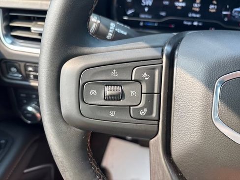 Used 2024 GMC Yukon XL AT4 w/ Technology Package AWD/4WD image 11