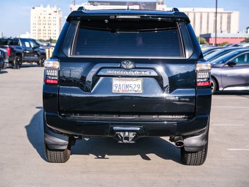 Used 2022 Toyota 4Runner SR5 Premium w/ Moonroof Package RWD image 5