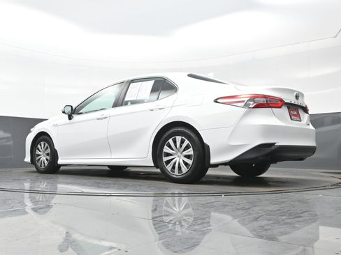 Used 2019 Toyota Camry LE image 29