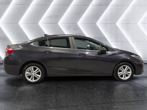 Used 2017 Chevrolet Cruze LT w/ Convenience Package image 7