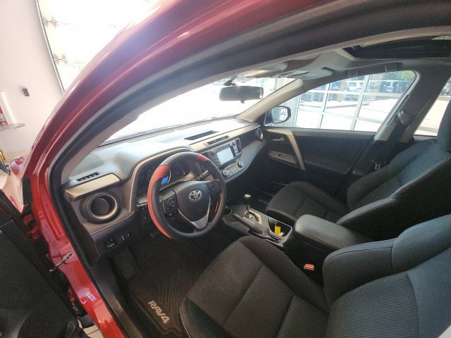 Used 2014 Toyota RAV4 XLE AWD/4WD image 16