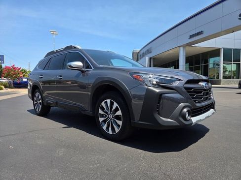 Used 2023 Subaru Outback Touring AWD/4WD image 2