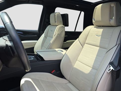 Used 2022 Cadillac Escalade ESV Sport Platinum AWD/4WD image 7