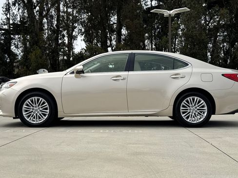 Used 2013 Lexus ES 350 w/ Premium Pkg FWD image 2