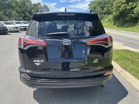 Used 2017 Toyota RAV4 LE AWD/4WD image 5
