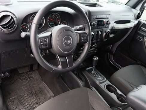 Used 2018 Jeep Wrangler Sport AWD/4WD image 12