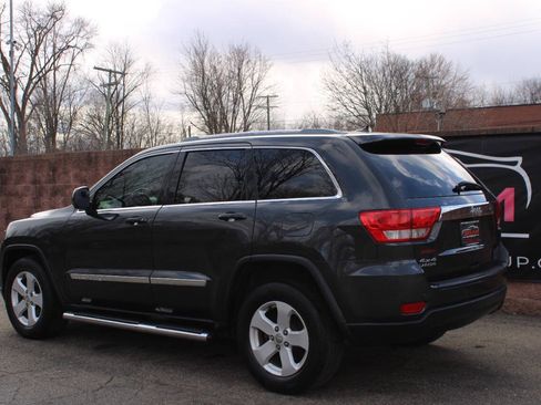 Used 2011 Jeep Grand Cherokee Laredo AWD/4WD image 3
