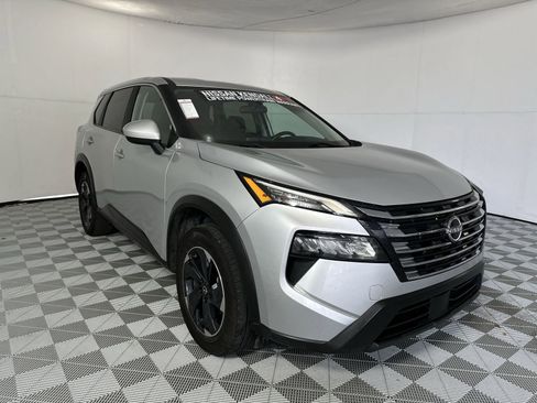 Certified 2024 Nissan Rogue SV AWD/4WD image 2