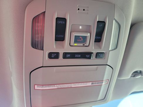 Certified 2021 Toyota Highlander XLE FWD image 36