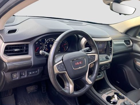 Used 2021 GMC Acadia Denali w/ Denali Technology Package FWD image 9