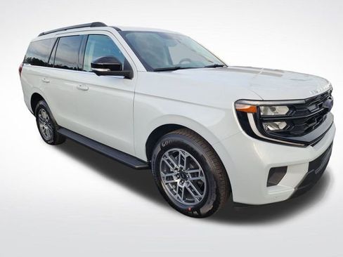 New 2025 Ford Expedition Active image 7
