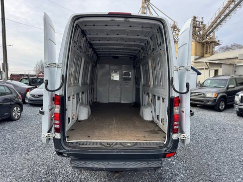 Used 2010 Freightliner Sprinter 2500 image 9