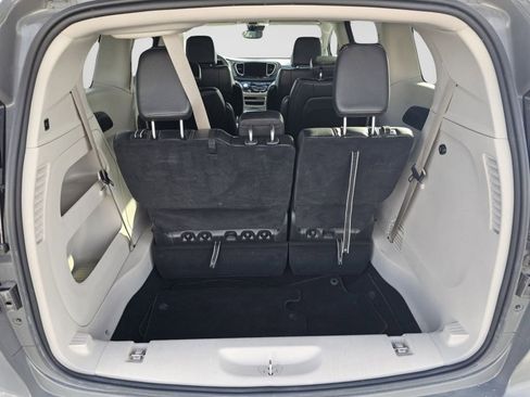 Used 2023 Chrysler Pacifica Touring-L image 25