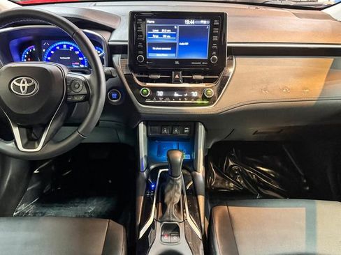 Used 2022 Toyota Corolla Cross XLE w/ Convenience Package image 28