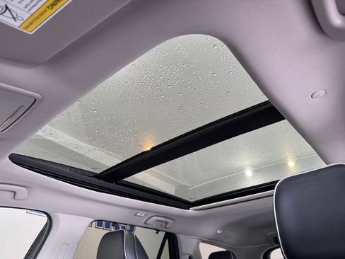 Used 2025 Honda Pilot Elite image 24